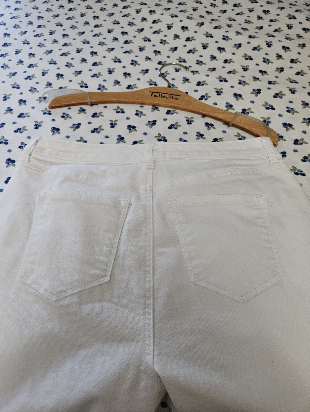 White Denim Jeans - Classic Back Pocket Style